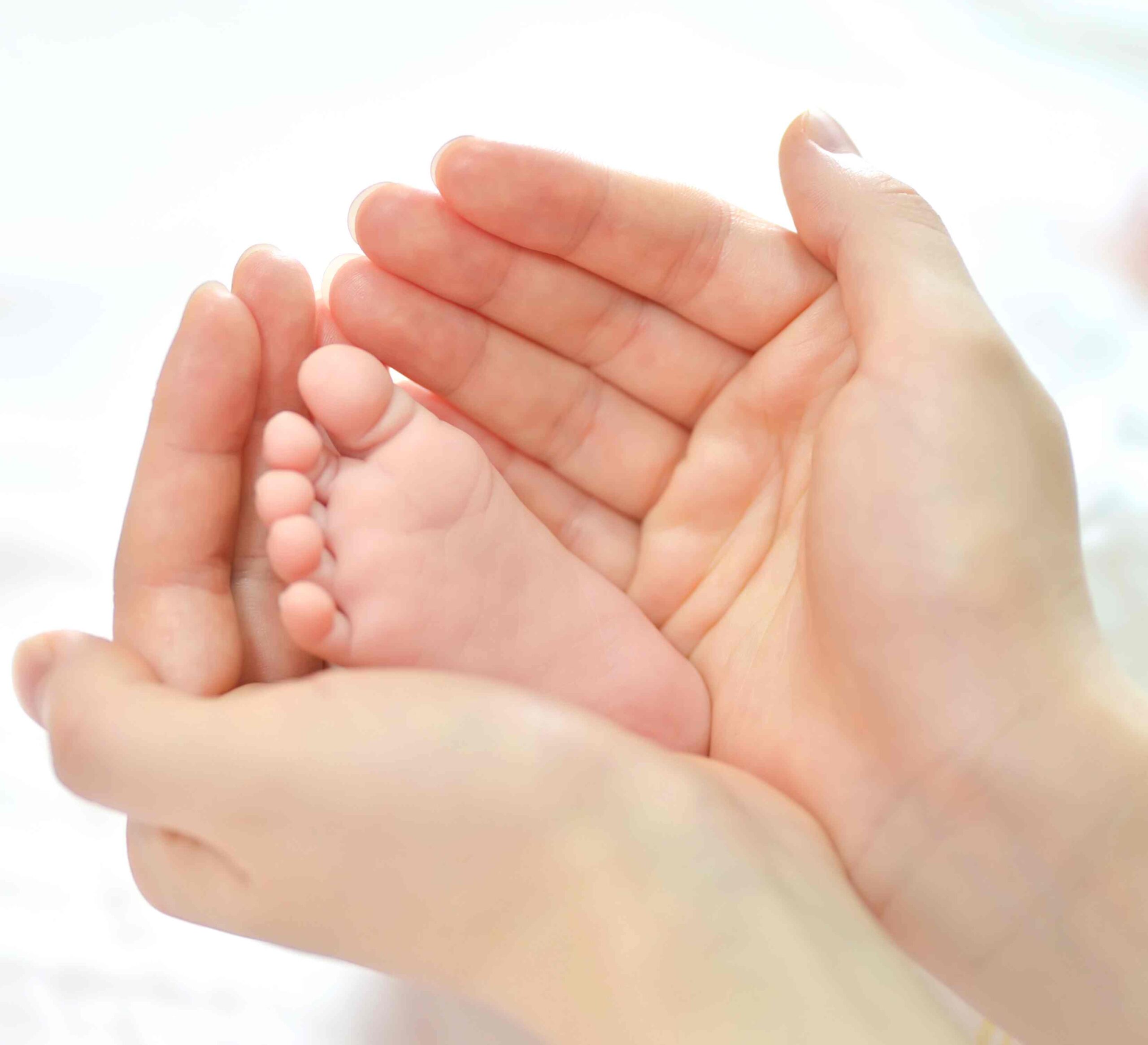 baby-feet-mother-hands (1)